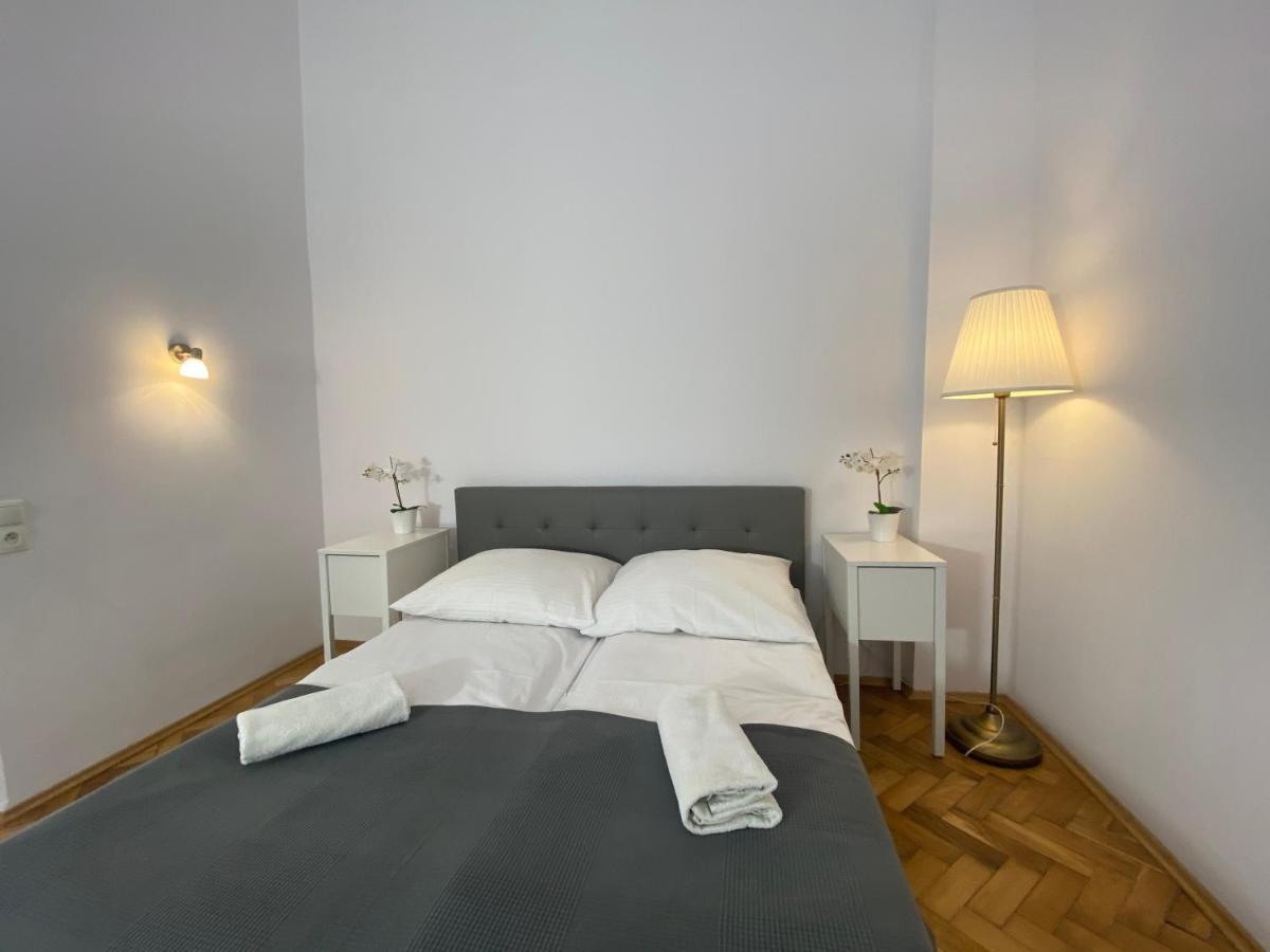 P&j Sw. Krzyza * Krakow