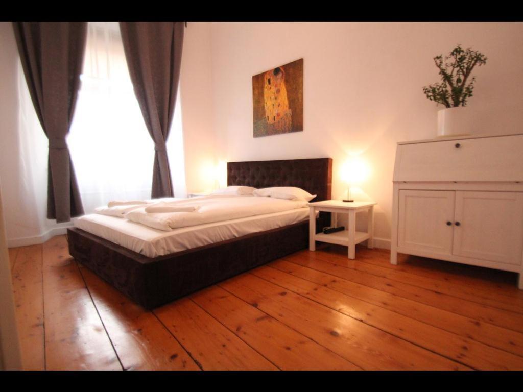 Main Market Square Aparthotel *