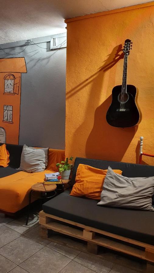 Momotown Hostel *