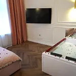 Glamour Jacuzzi Apartment