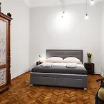 Househost Apartment: Jozefa Dietla 73/7