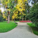 Basic, Quiet Apartment Close To Main Square