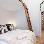 Mezzanine Retro Apartment Strzelecka Old Town By Noclegi Renters
