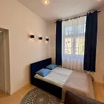 Vintage Senacka 9/7 Apartment