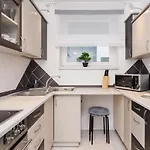 Modern Apartments Cracow Lagiewniki By Renters