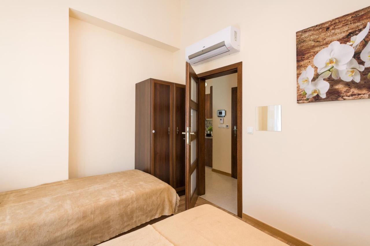 Vanilla 6 Apartment