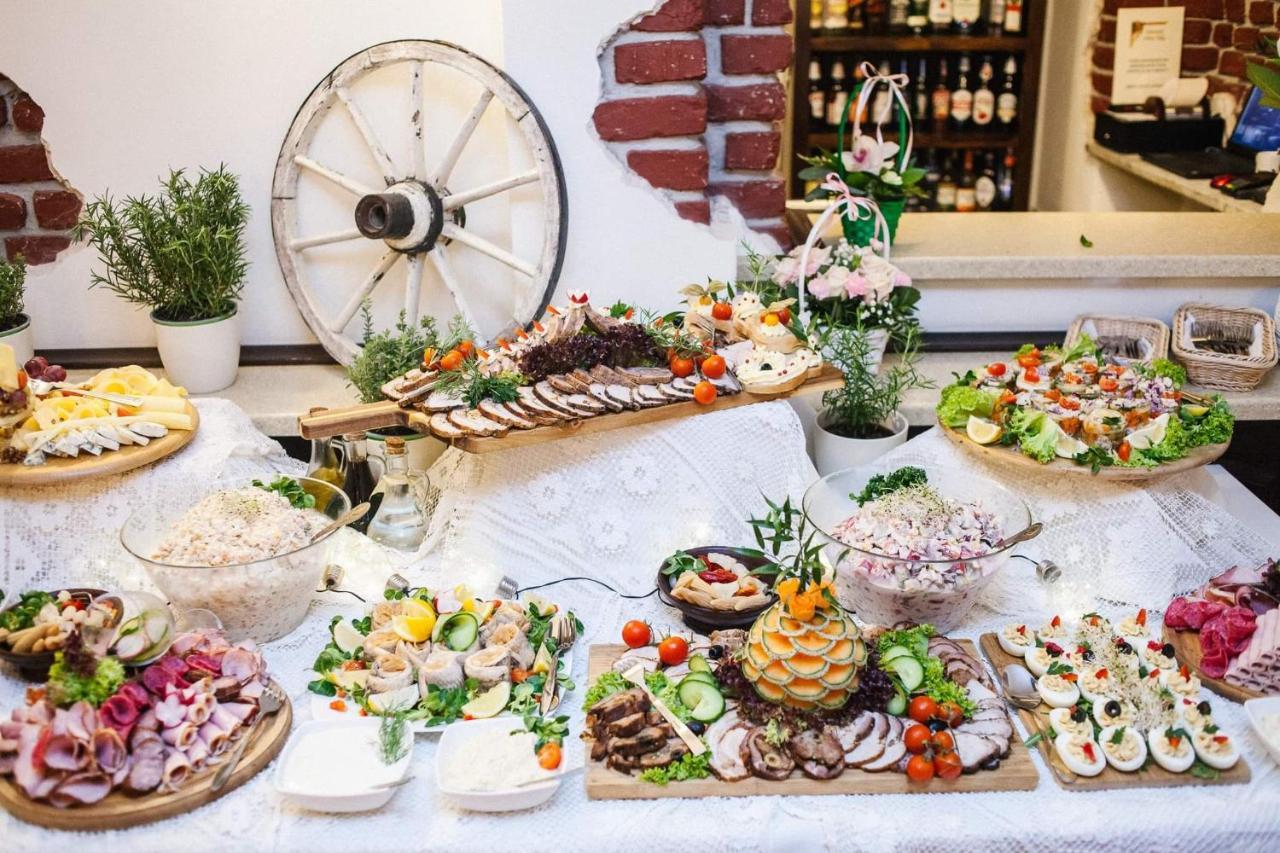Dworek Złoty Róg I Restauracja Hotel