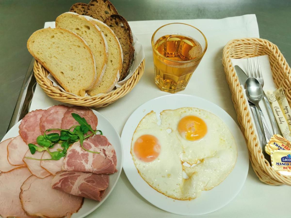 Hotel Dworek Złoty Róg I Restauracja 3*