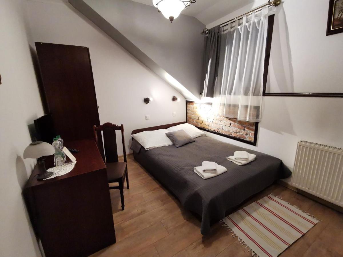 Hotel Dworek Złoty Róg I Restauracja 3*