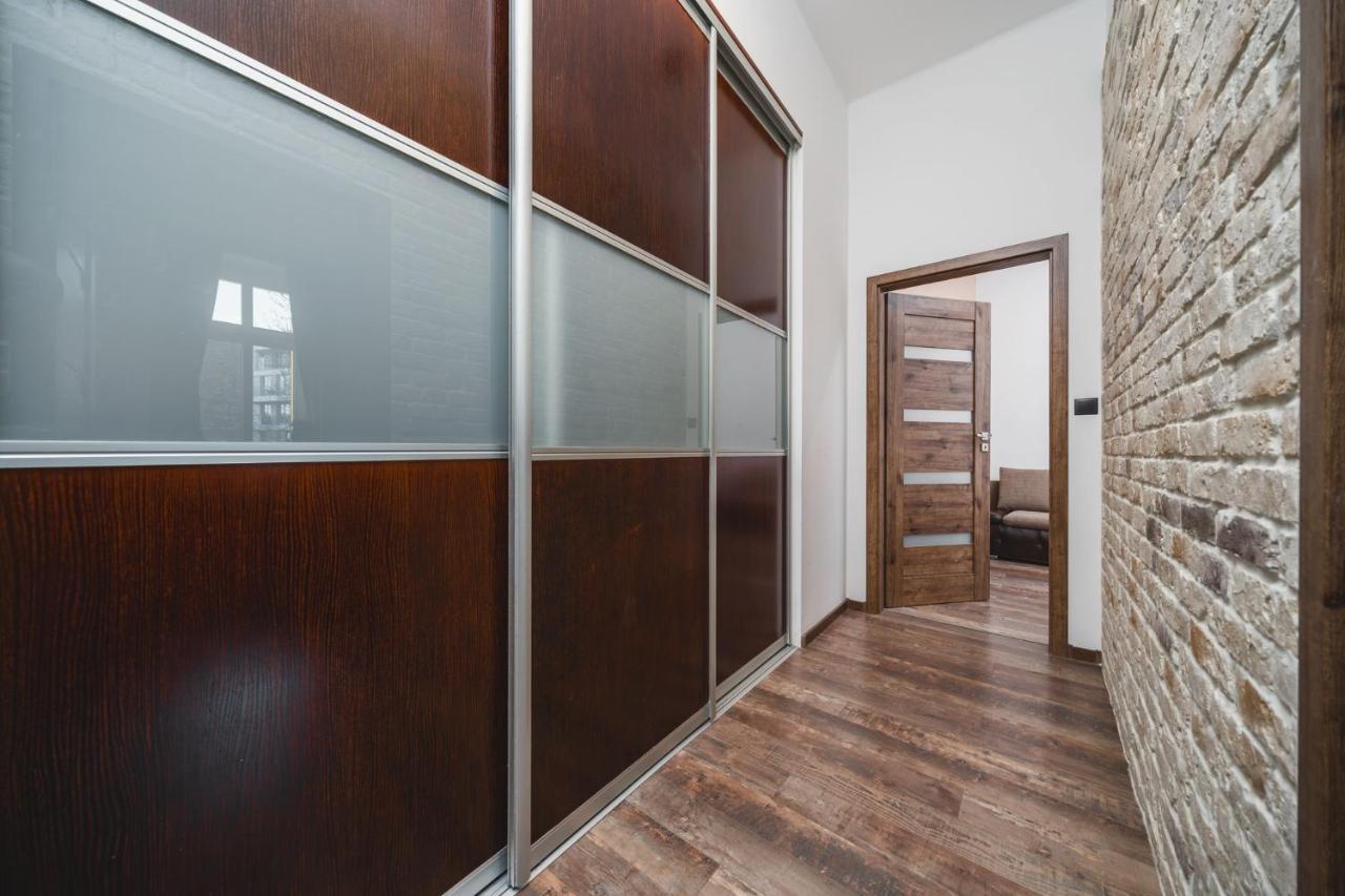 Riverside Center With Classic Vibes - By Upstairs Apartment *