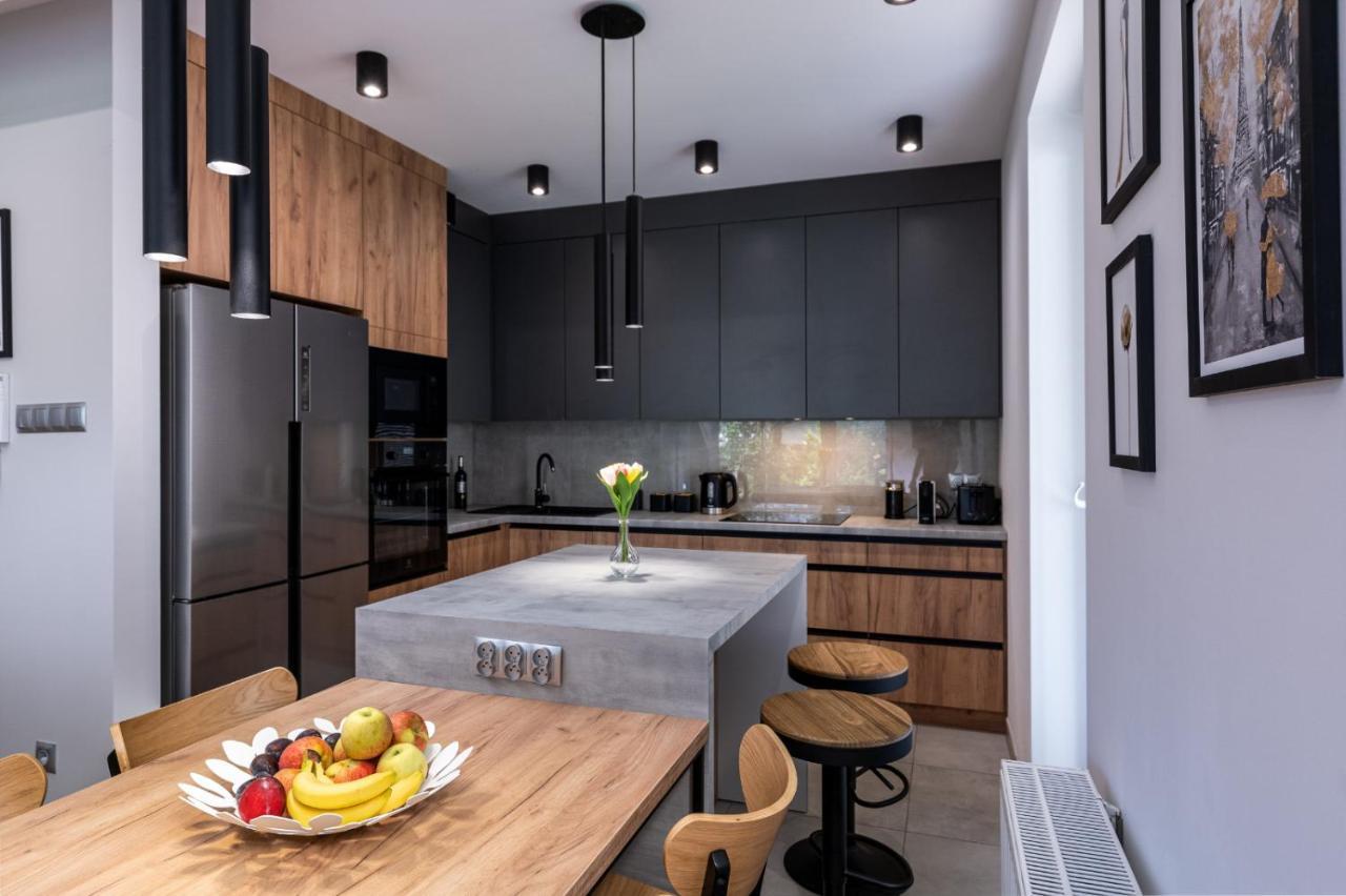 Prestigious With Garden, Garage, And Elegant Krakau