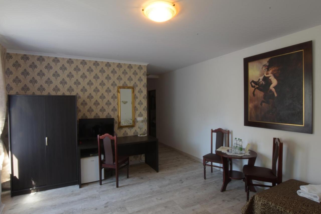 Hotel Dworek Złoty Róg I Restauracja Kraków