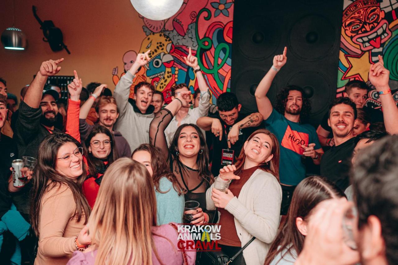 Albergue Let's Rock Party Hostel! Age Limit From 18 Until 40!