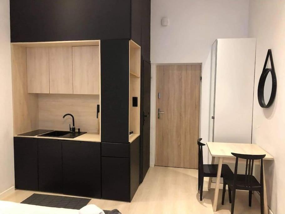 Smart Studio In Heart Of Krakow/main Square/railway Station 5 Min Cracóvia