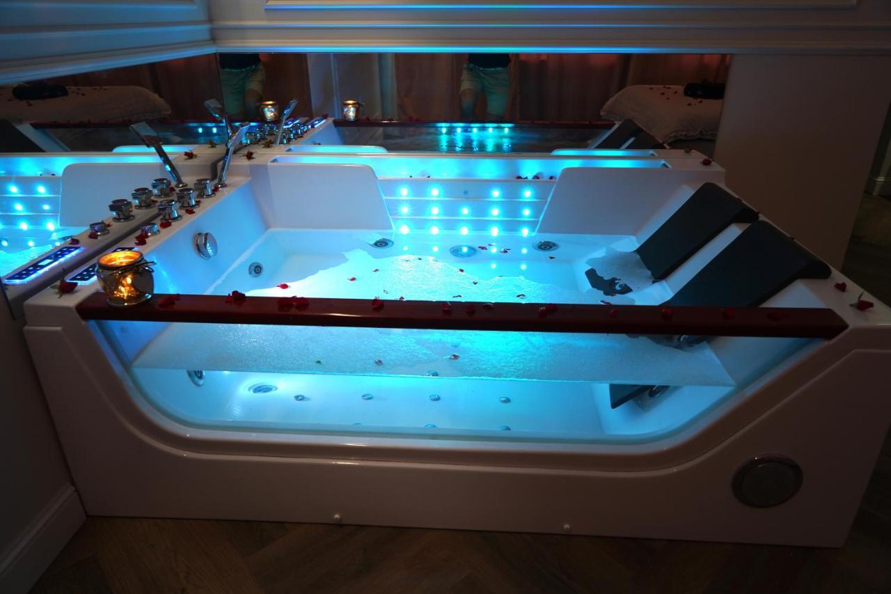 Glamour Jacuzzi Apartment