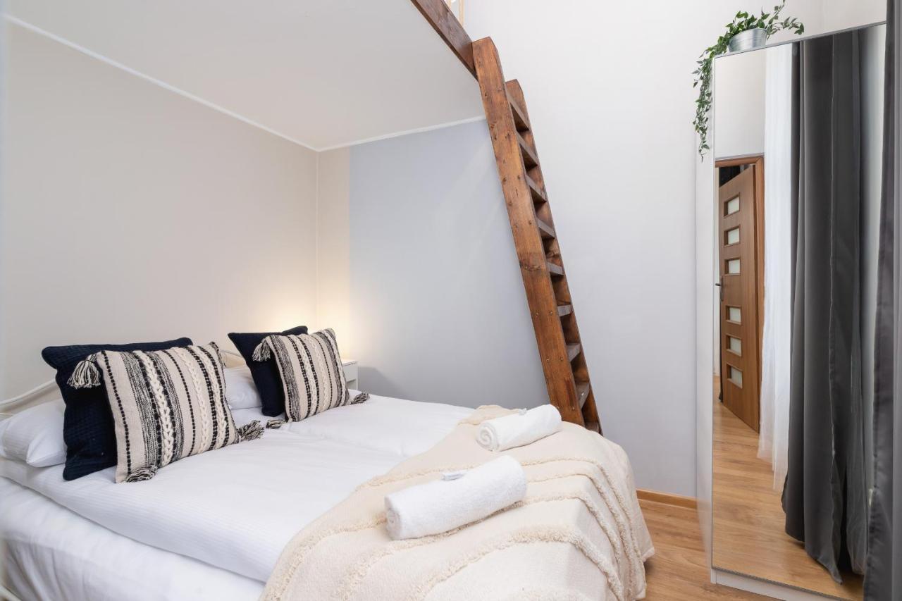 Apartment Mezzanine Retro Strzelecka Old Town By Renters *