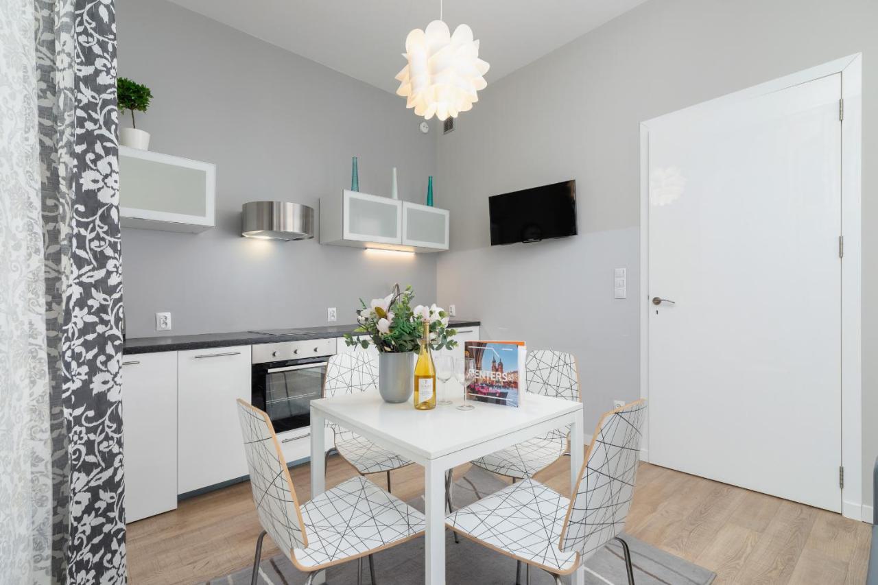 Planty Park Lobzowska By Renters Apartament