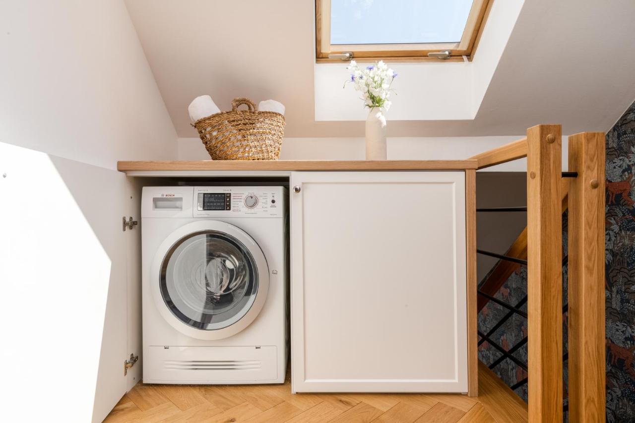 Luxury In A Truly Perfect Location Apartment