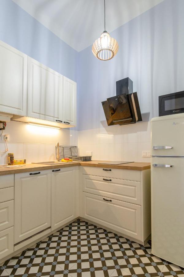 Beautiful Fully Equipped By The Main Square Apartament *
