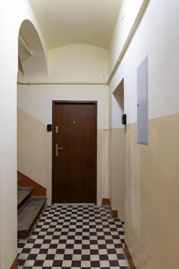 Beautiful Fully Equipped By The Main Square Apartament