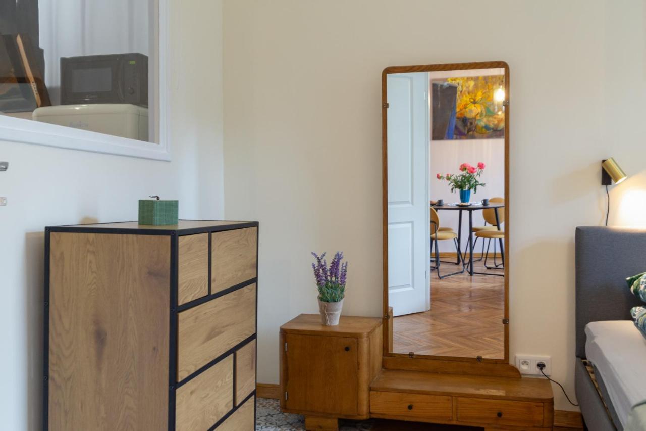 Beautiful Fully Equipped By The Main Square Apartament Kraków
