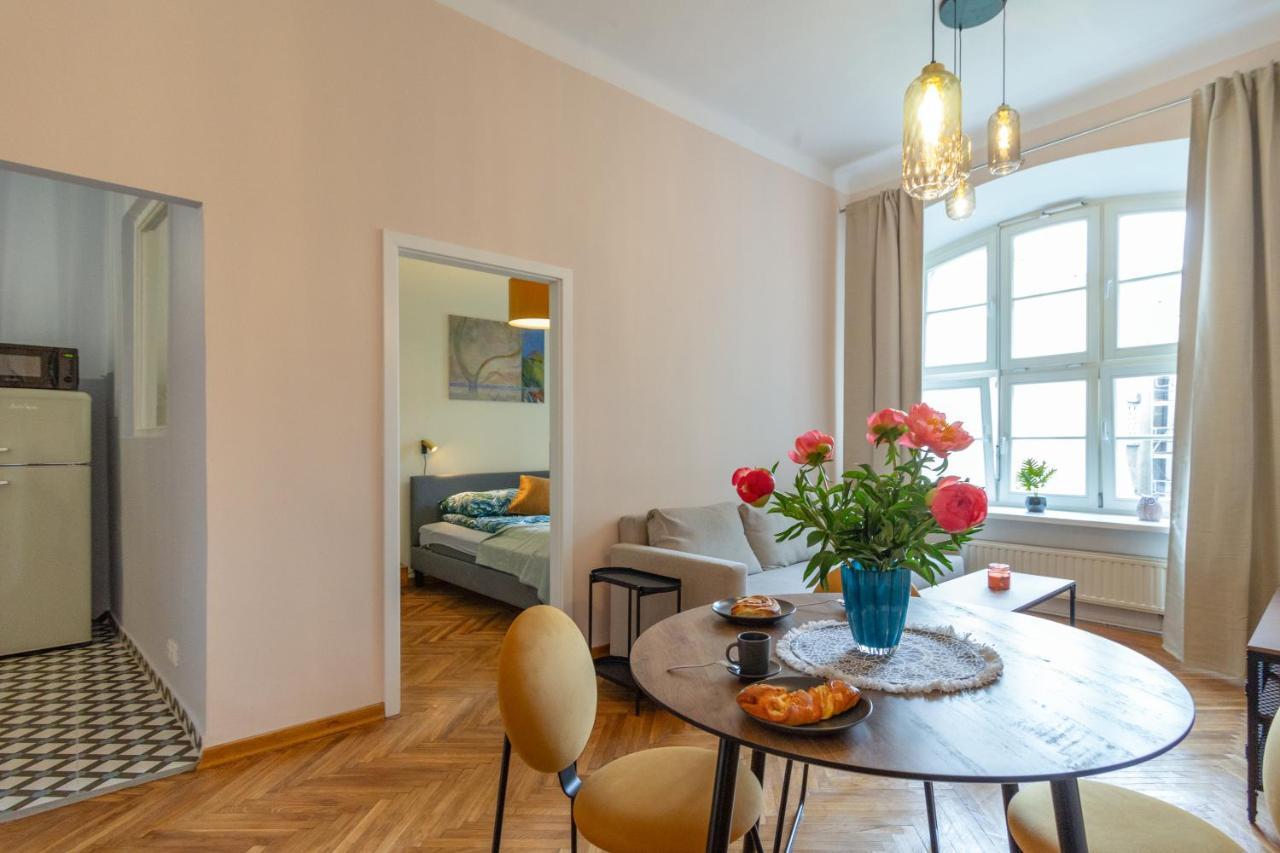 Beautiful Fully Equipped By The Main Square Apartament *