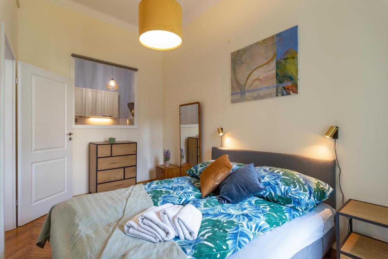 Beautiful Fully Equipped By The Main Square Apartament Kraków
