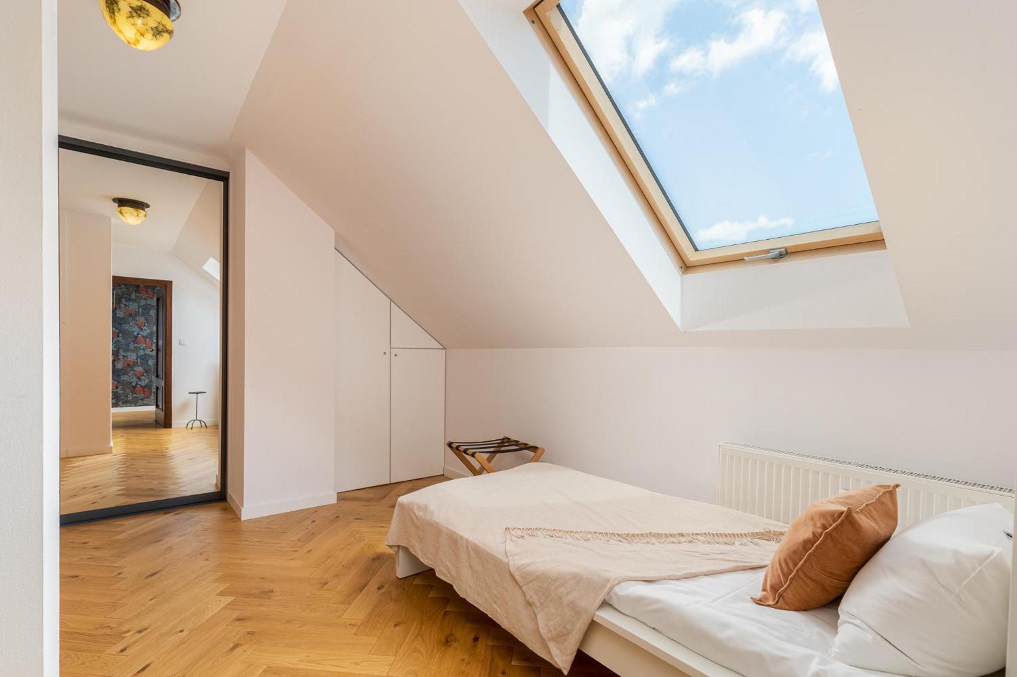 Luxury In A Truly Perfect Location Apartment