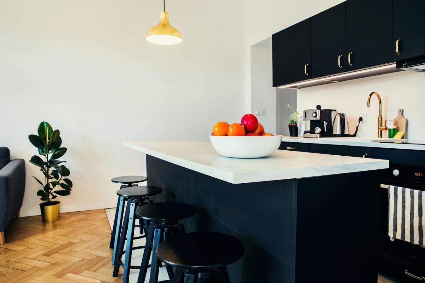 Apartment - Balcony, Workspace, Tram Stop - By Rentujemy