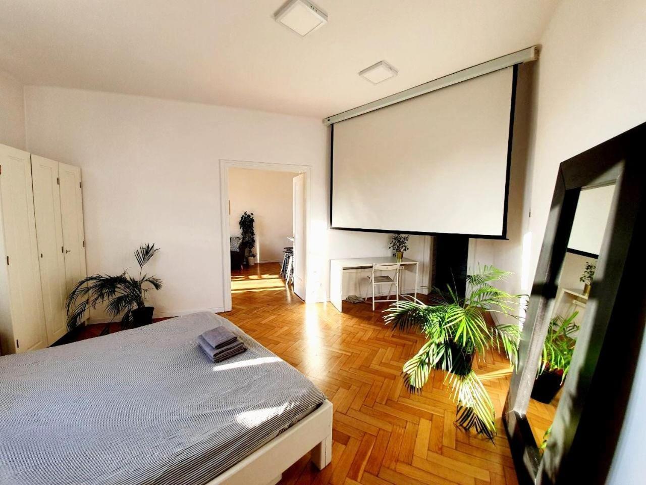 - Balcony, Workspace, Tram Stop - By Rentujemy Krakow