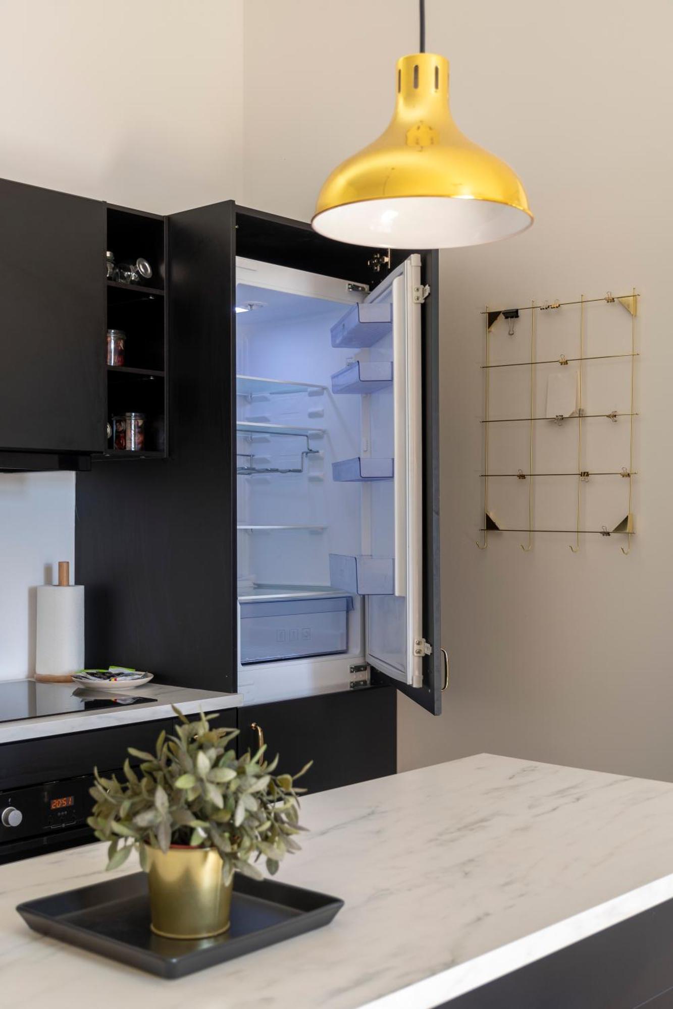 - Balcony, Workspace, Tram Stop - By Rentujemy Apartment *