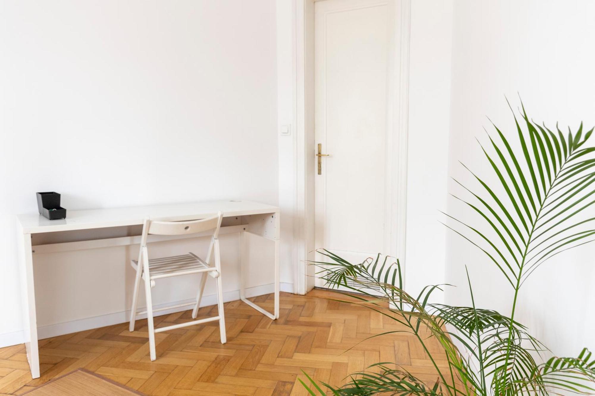 - Balcony, Workspace, Tram Stop - By Rentujemy Apartment Krakow