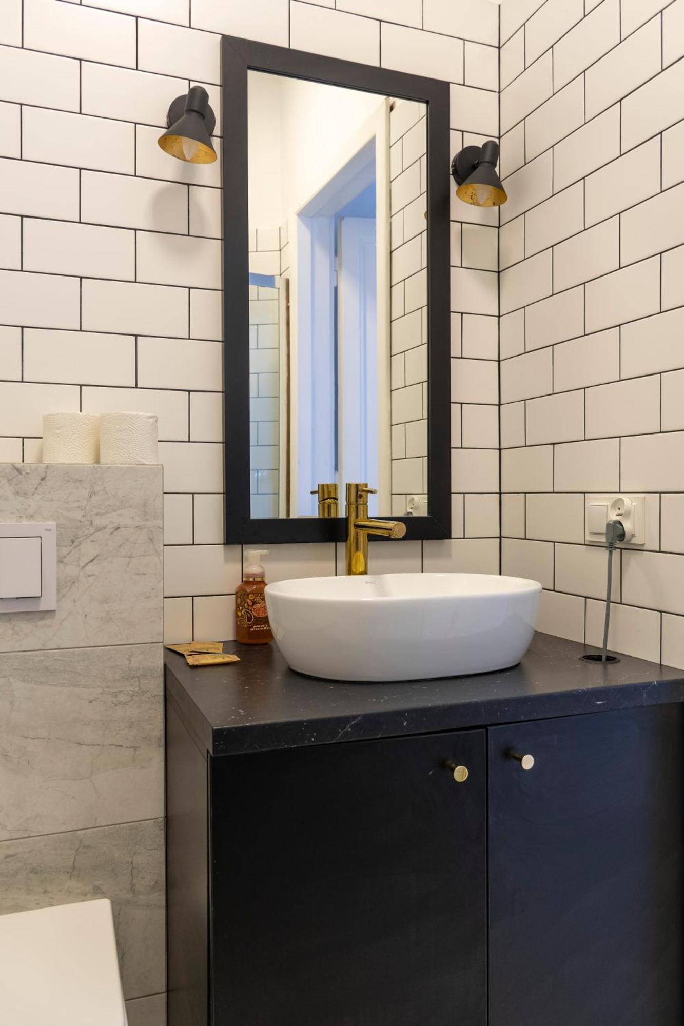 - Balcony, Workspace, Tram Stop - By Rentujemy Apartment