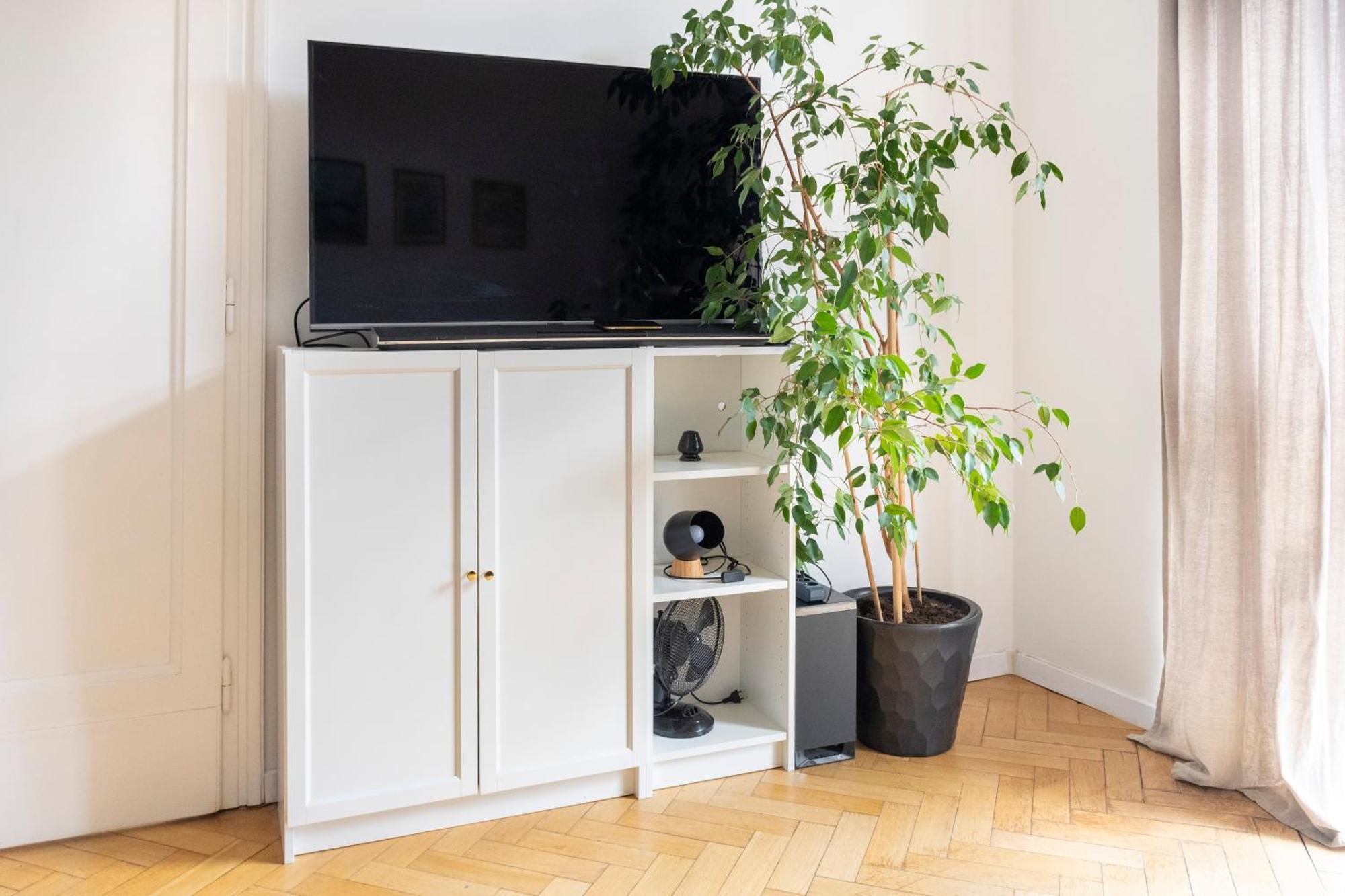 - Balcony, Workspace, Tram Stop - By Rentujemy