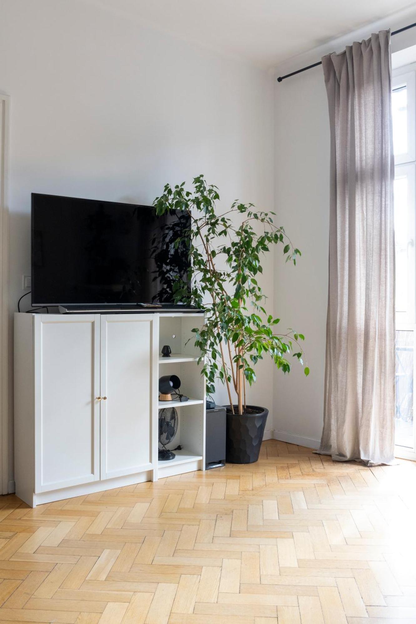 Apartment - Balcony, Workspace, Tram Stop - By Rentujemy Krakow