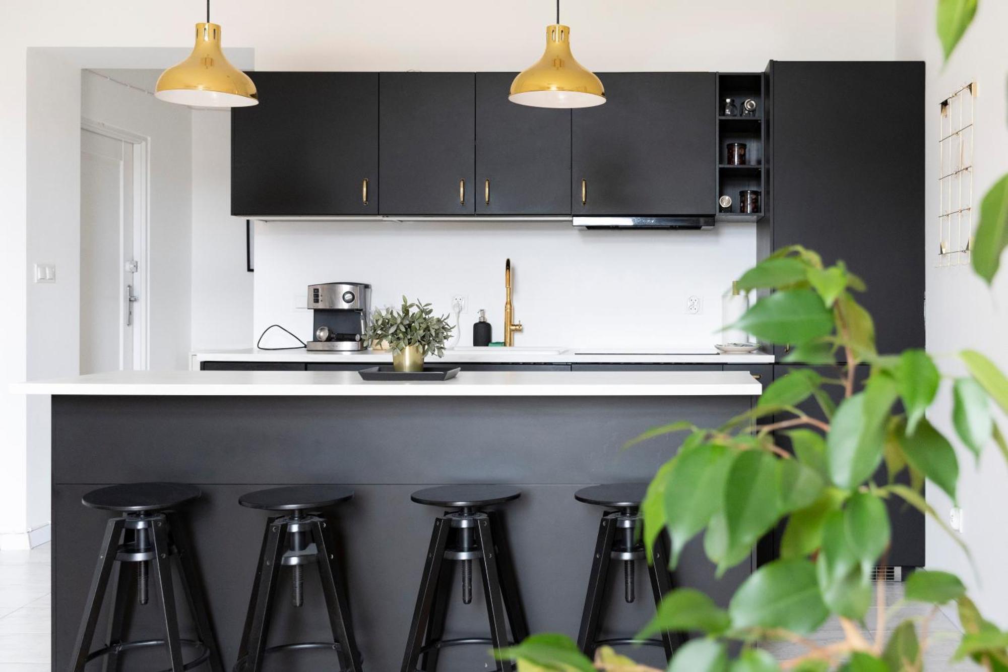 - Balcony, Workspace, Tram Stop - By Rentujemy Apartment *