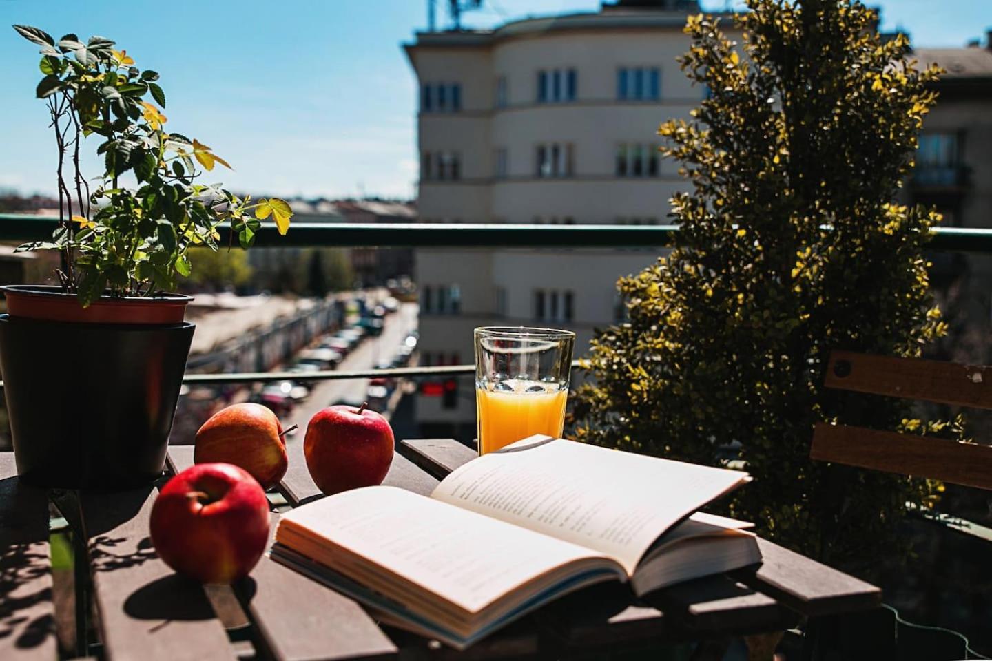 Apartment - Balcony, Workspace, Tram Stop - By Rentujemy Krakow