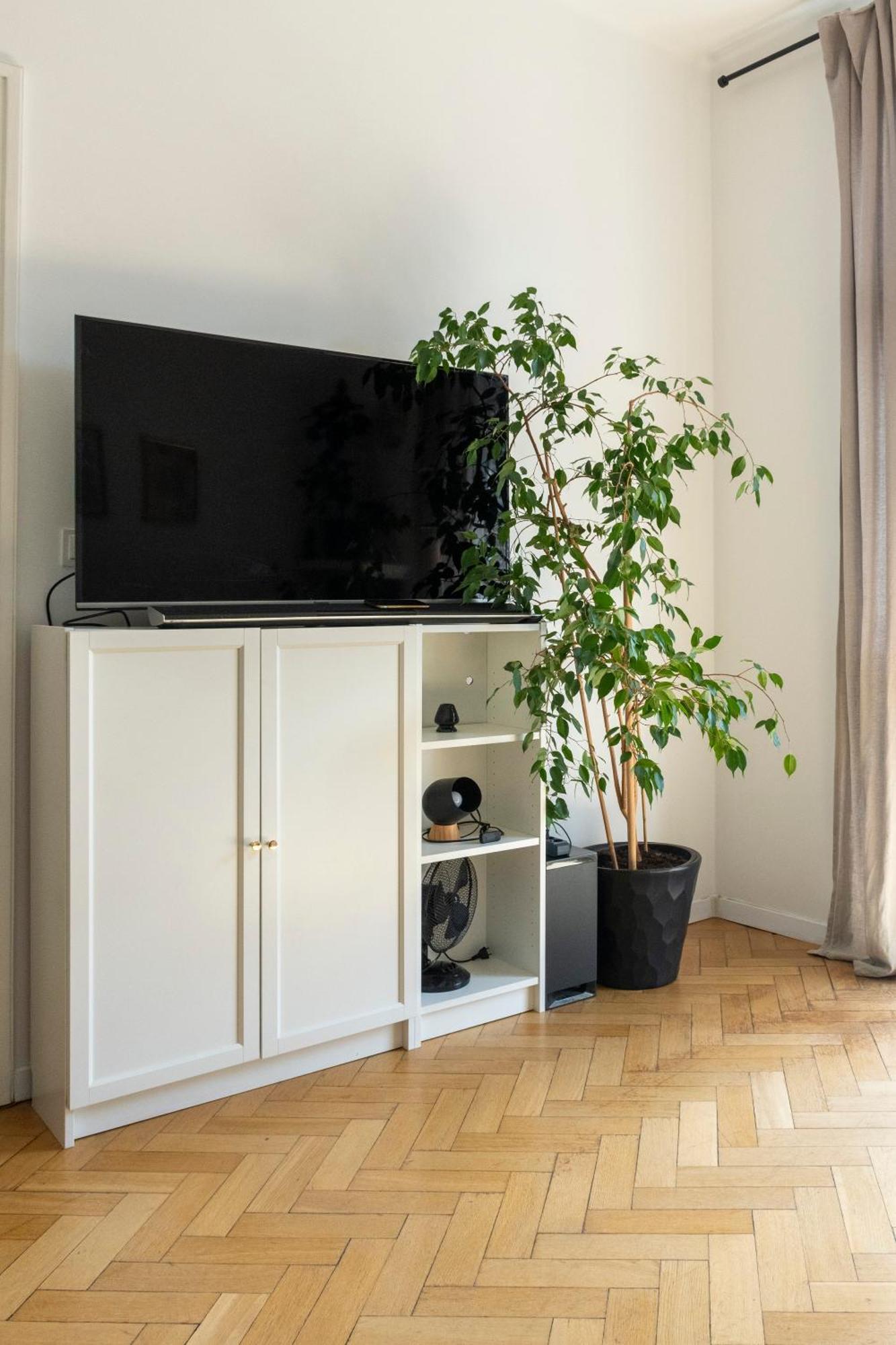 - Balcony, Workspace, Tram Stop - By Rentujemy