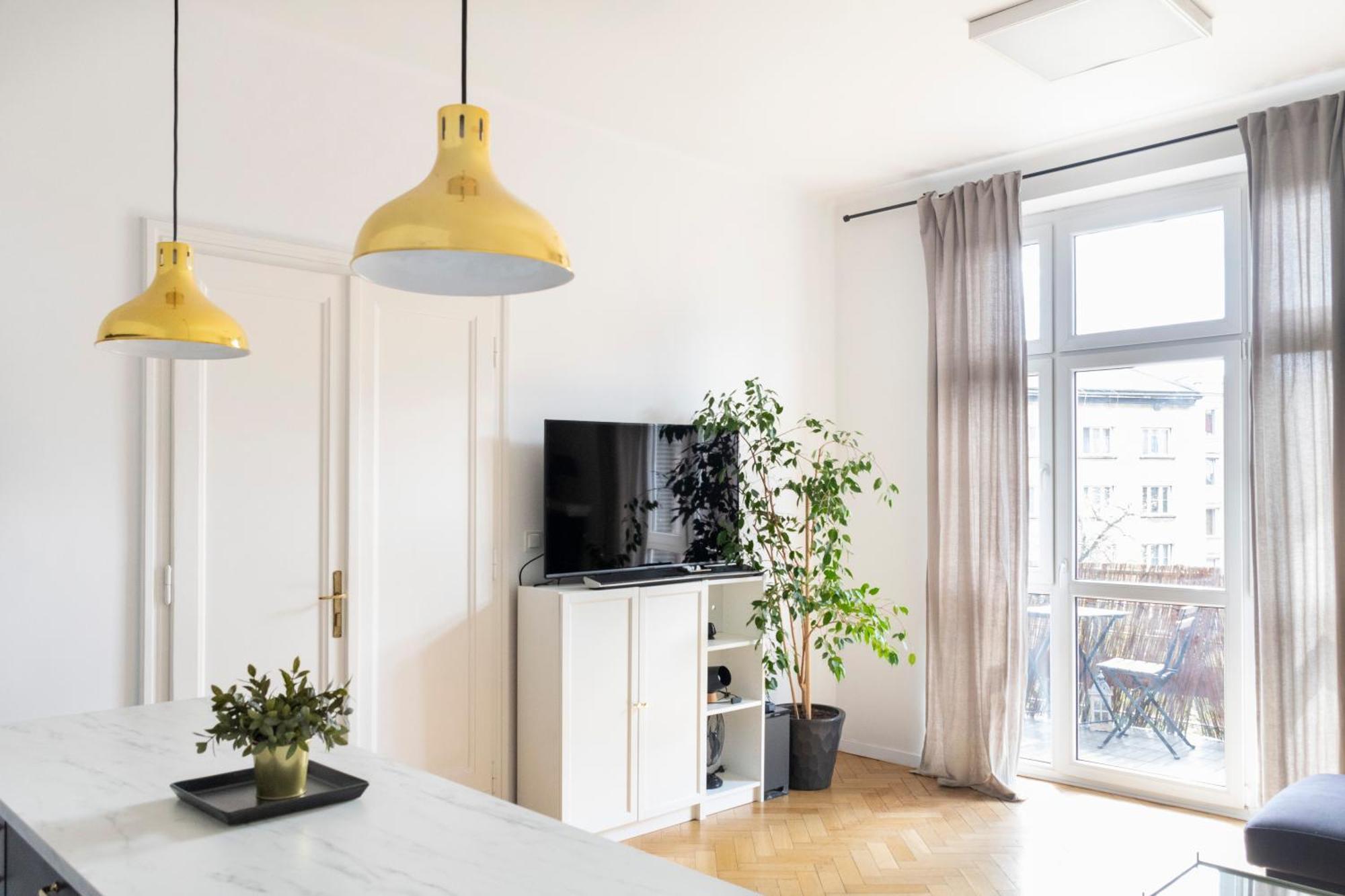 - Balcony, Workspace, Tram Stop - By Rentujemy Apartment