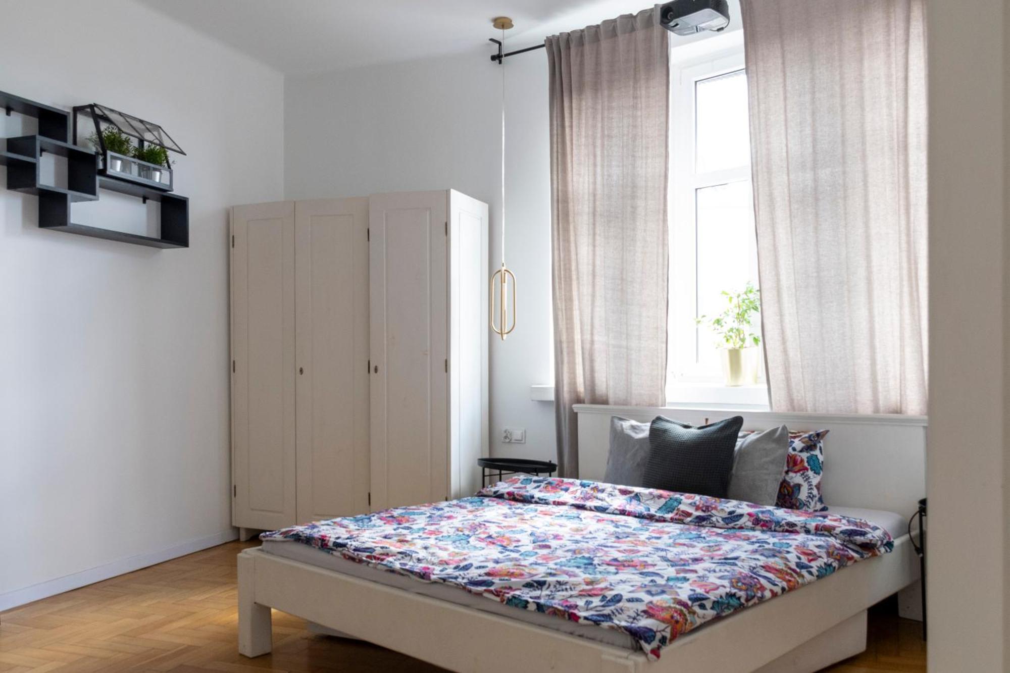 - Balcony, Workspace, Tram Stop - By Rentujemy