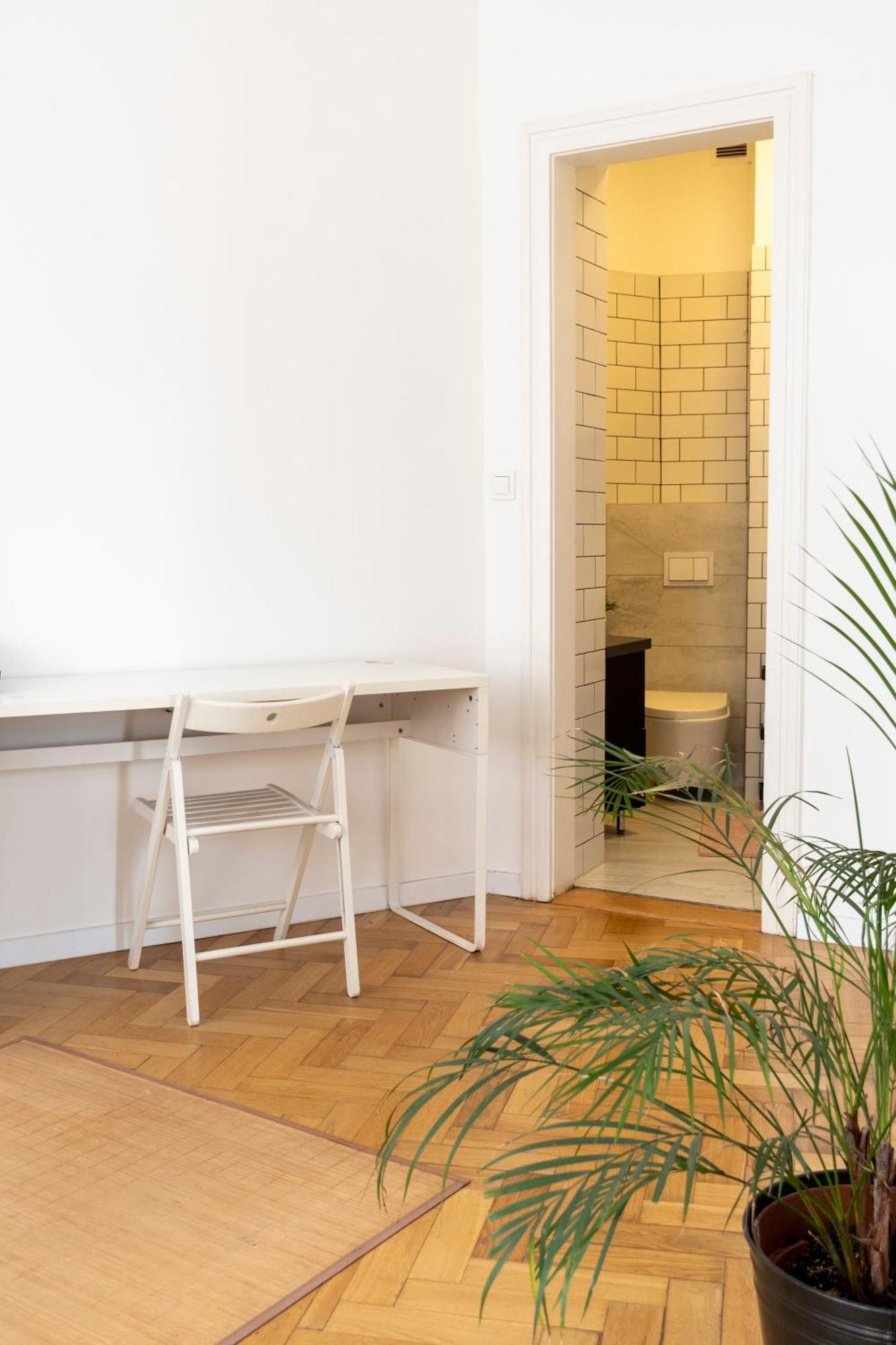 - Balcony, Workspace, Tram Stop - By Rentujemy Apartment Krakow