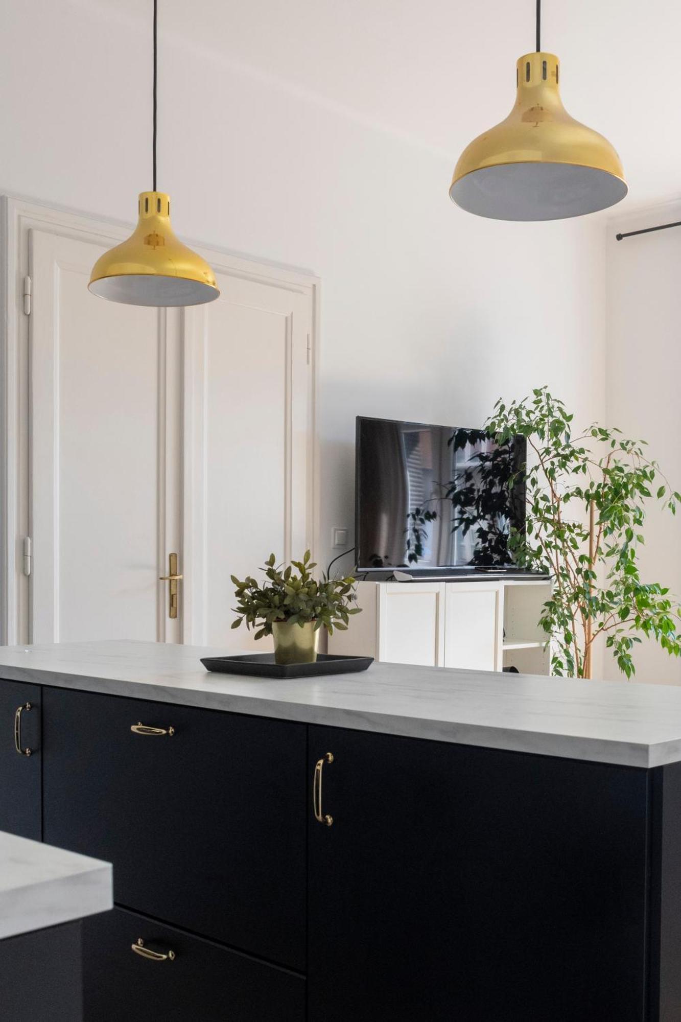 - Balcony, Workspace, Tram Stop - By Rentujemy Apartment