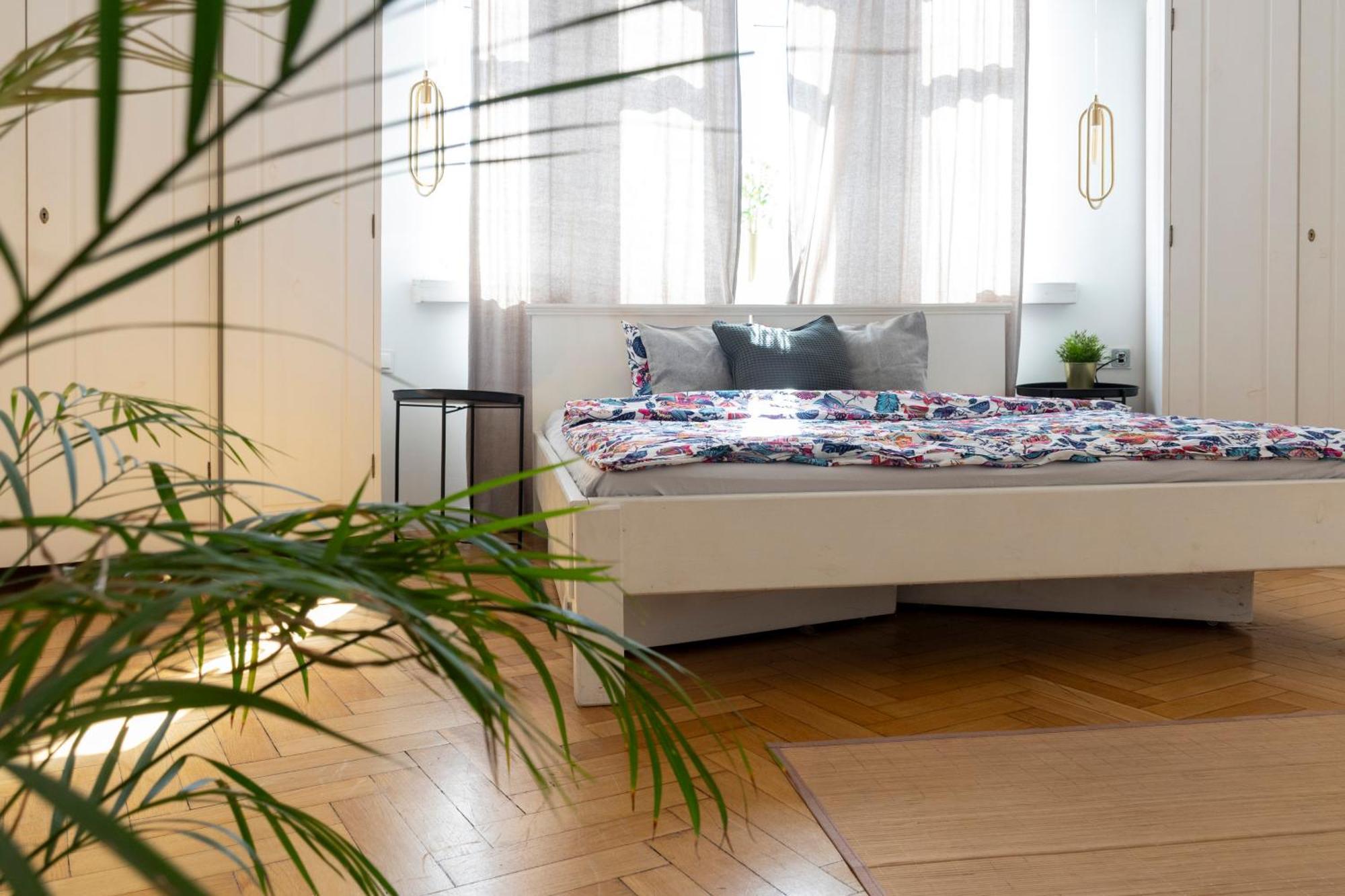 - Balcony, Workspace, Tram Stop - By Rentujemy Apartment *