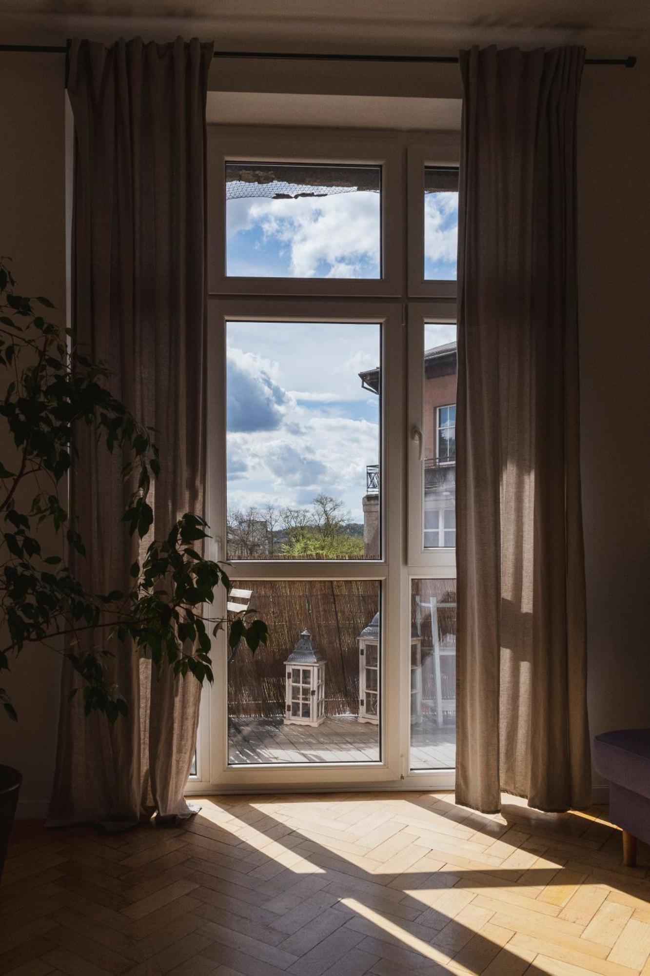 - Balcony, Workspace, Tram Stop - By Rentujemy Apartment Krakow