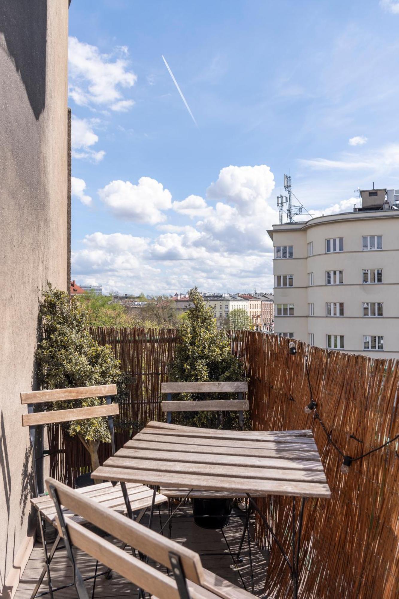- Balcony, Workspace, Tram Stop - By Rentujemy