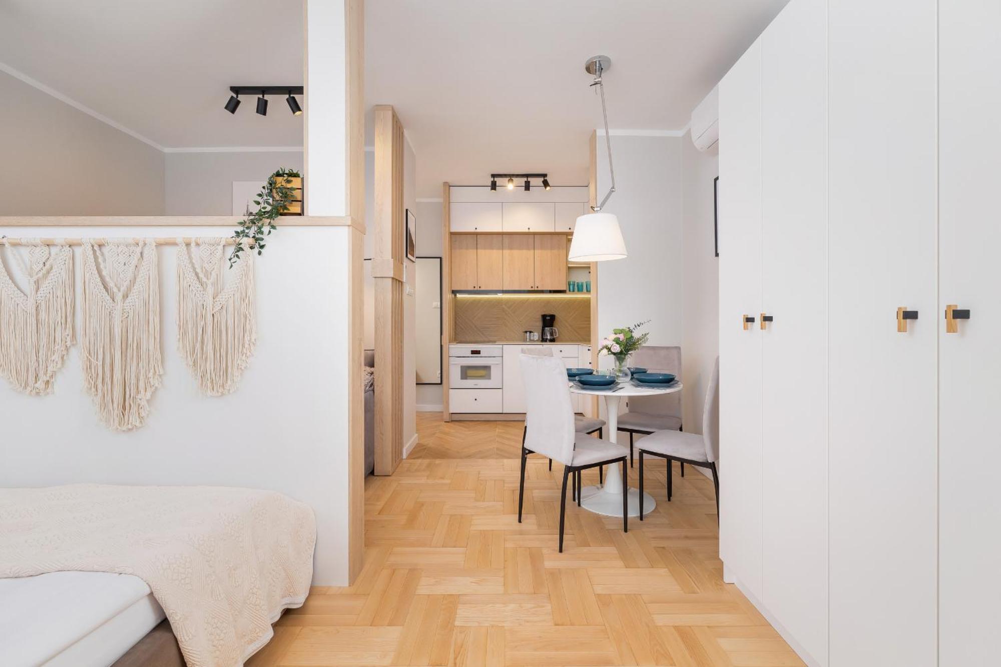 Warszauera Z Klimatyzacja Na Krakowskim Kazimierzu By Renters *
