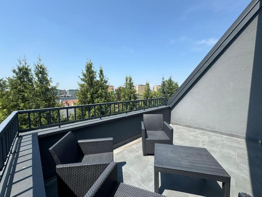 Luxuriously Decorated In A Calm District Of *