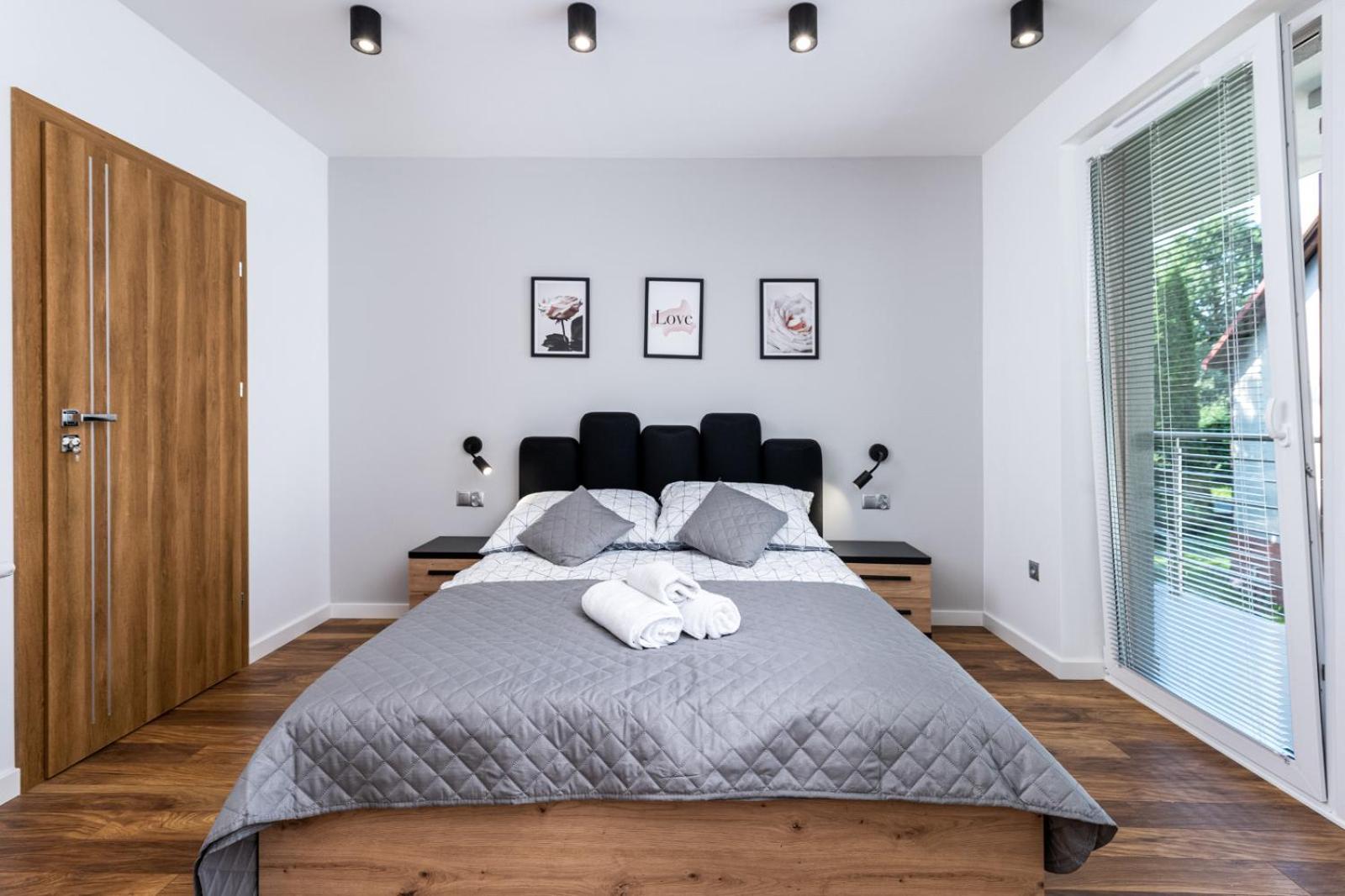 Prestigious With Garden, Garage, And Elegant * Krakau
