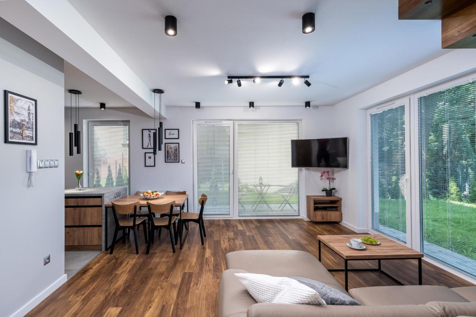 Prestigious With Garden, Garage, And Elegant Villa *