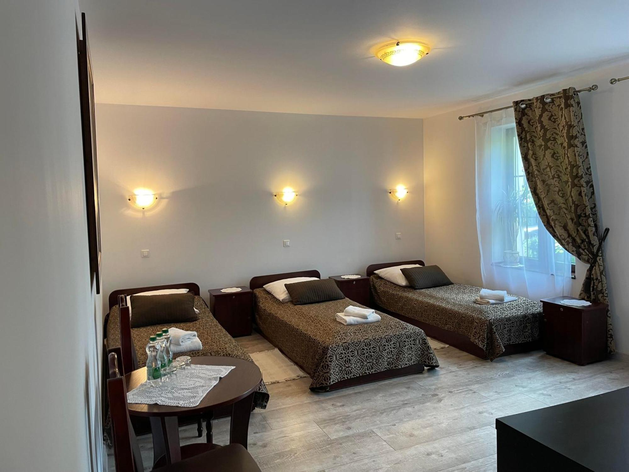 Hotel Dworek Złoty Róg I Restauracja 3*